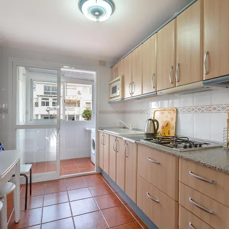 Lovely Sunny Secure Apartment