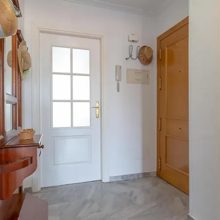 Lovely Sunny Secure Apartment *